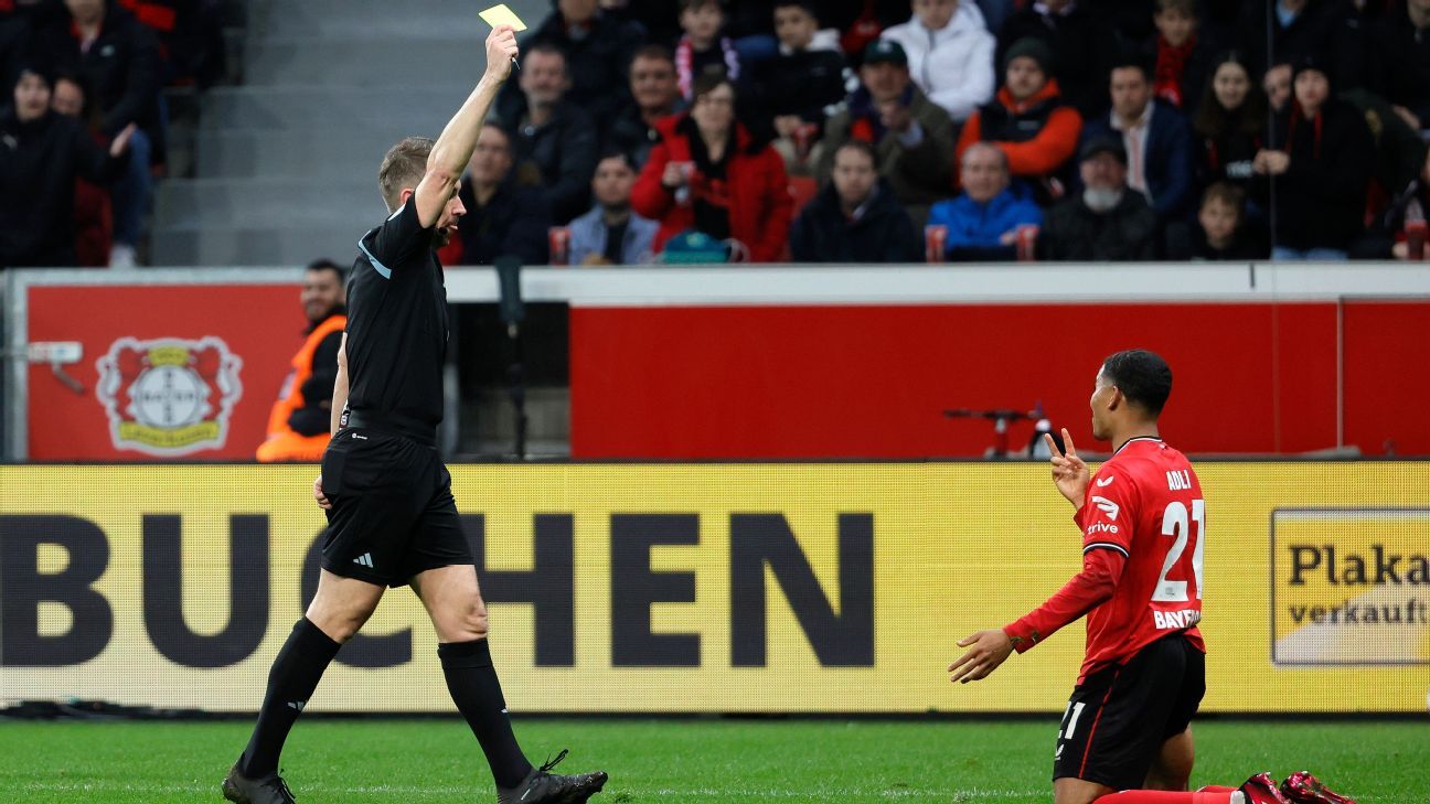 Der Video-Schiedsrichterassistent „rettet“ den Schiedsrichter, nachdem sich die gelbe Farbe in ein Elfmeterschießen verwandelt hat