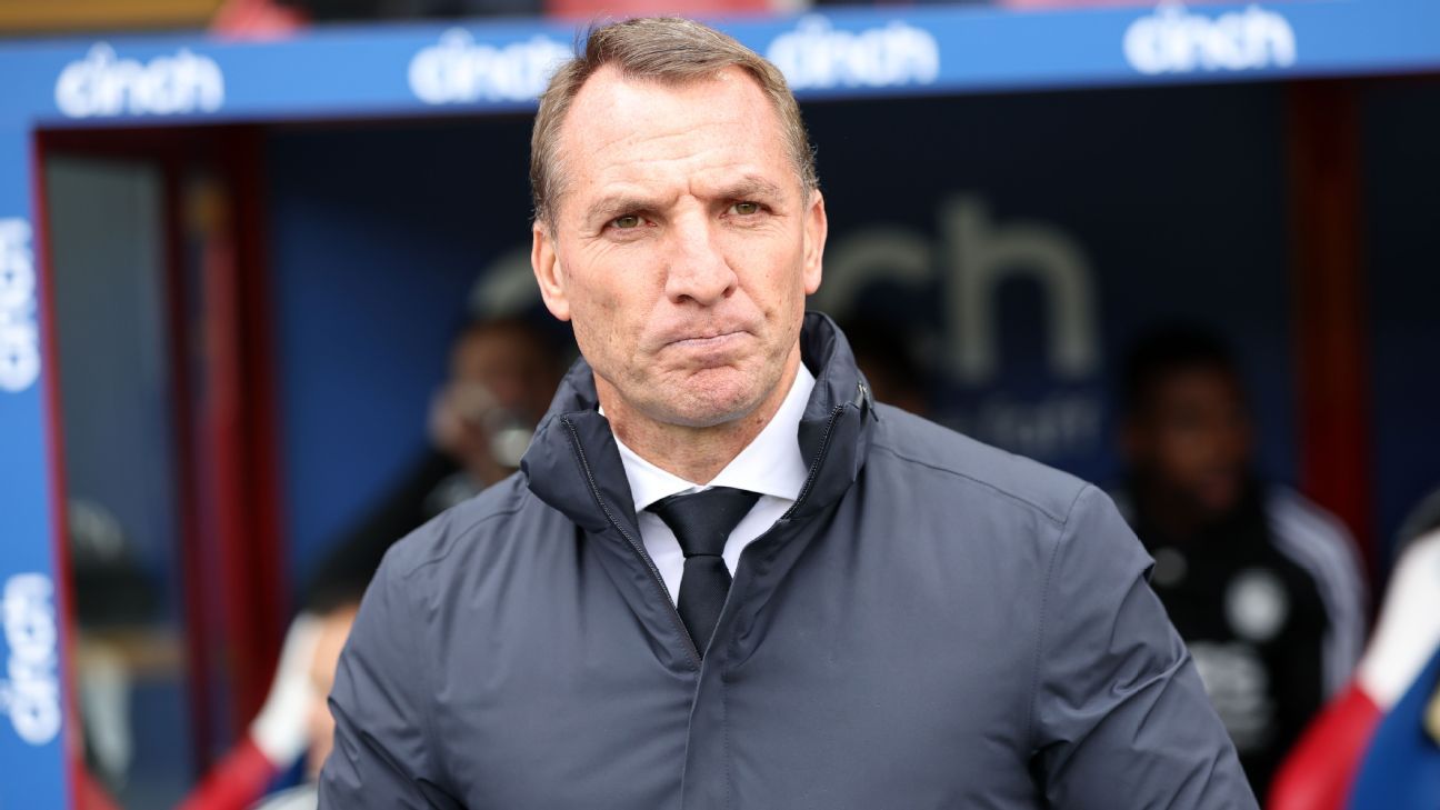 Brendan Rodgers esce dal Leicester City durante la battaglia per la retrocessione