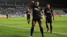 Botafogo tem negociação avançada para contratar atacante Tiquinho Soares, livre no mercado após deixar o Santos