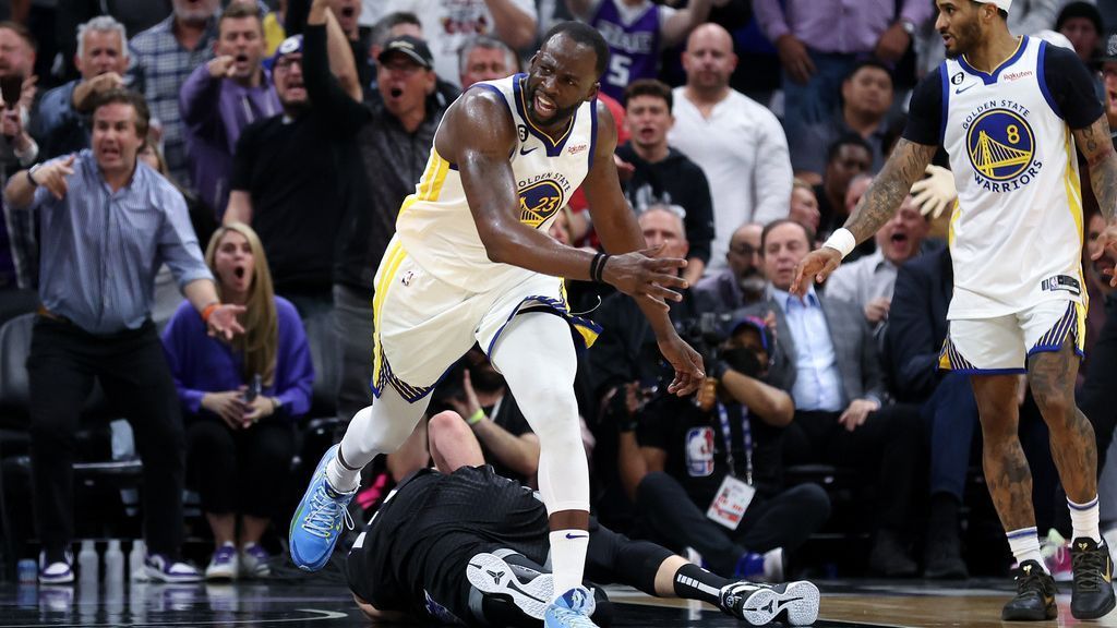 Draymond Green of the Warriors receives a 1-game suspension for hitting Sabonis