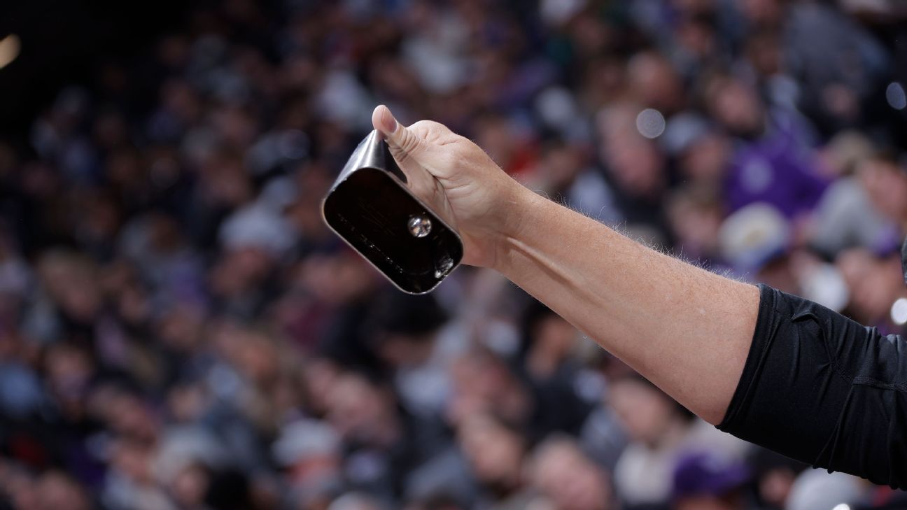 Sacramento Kings' new arena features cowbell for players to ring - ESPN