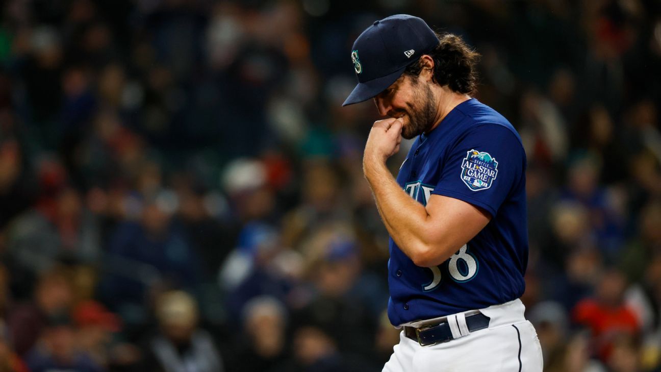 Mariners' Robbie Ray done for the season with flexor tendon repair