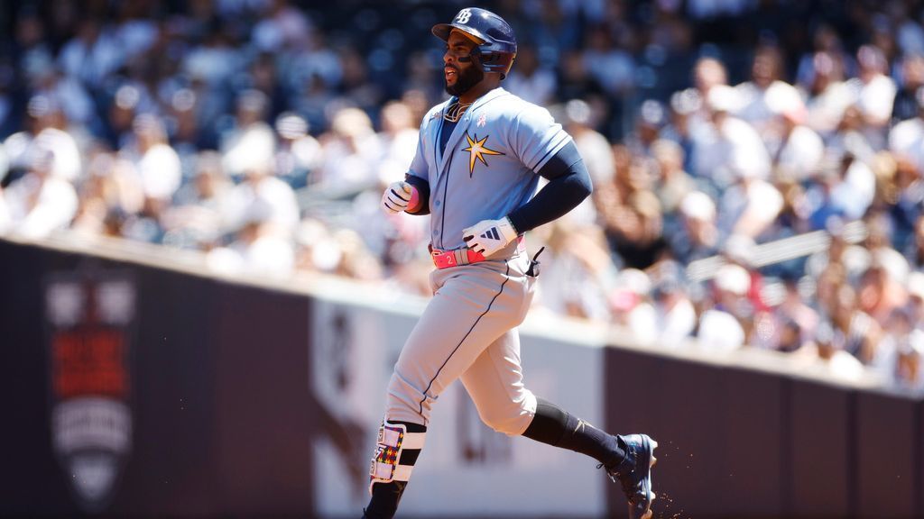 Rays 1B Yandy Díaz leaves game with right hamstring tightness - The San  Diego Union-Tribune