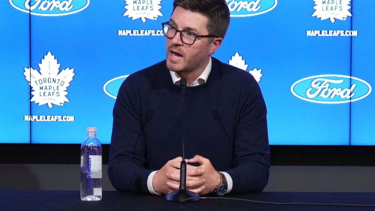 Leafs GM Dubas: No plans 'to go anywhere else'