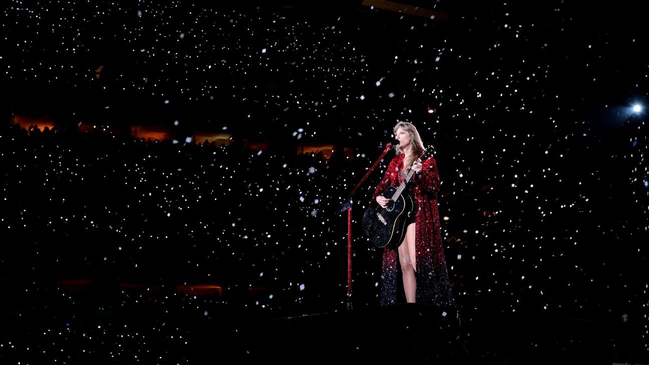 Taylor Swift fans party outside Lincoln Financial Field in