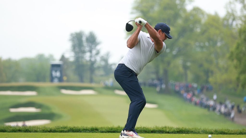 Brooks Koepka takes one-stroke lead into final round of PGA