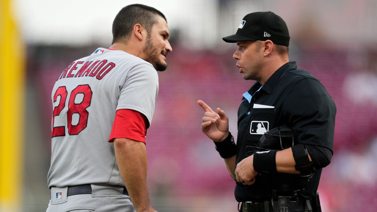 Cards' Arenado, Marmol tossed in win over Reds