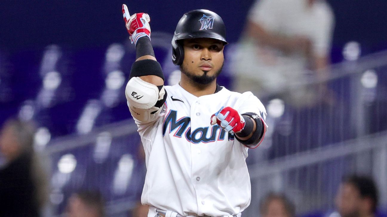 Arraez raises average to .401 in Marlins' victory