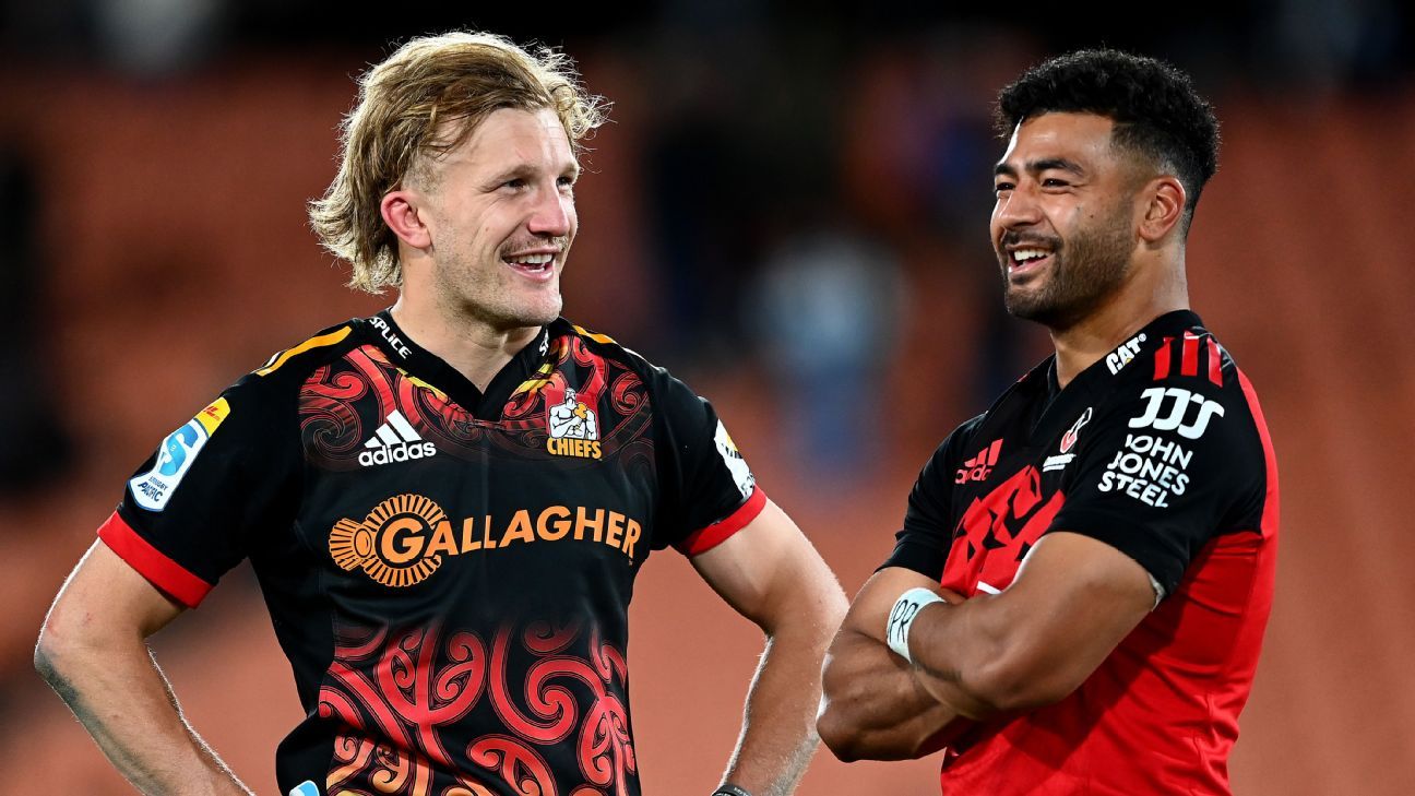 Damian McKenzie to stay with NZ Rugby, Chiefs, Waikato - NZ Sports