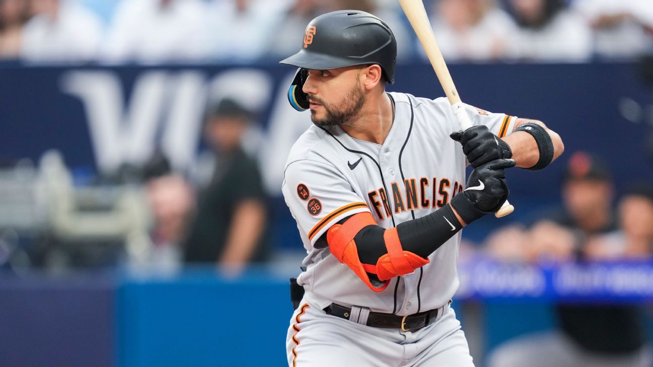 Giants' Lee exits with hurt shoulder; MRI on tap