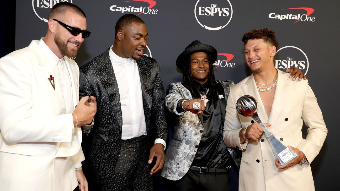 Mahomes, Shiffrin win top honors at The ESPYS; White Sox reliever Liam  Hendriks accepts award for perseverance