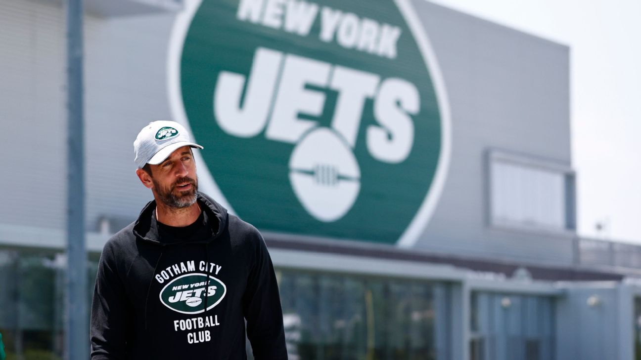 Aaron Rodgers agrees to deal including $75 million guaranteed with Jets