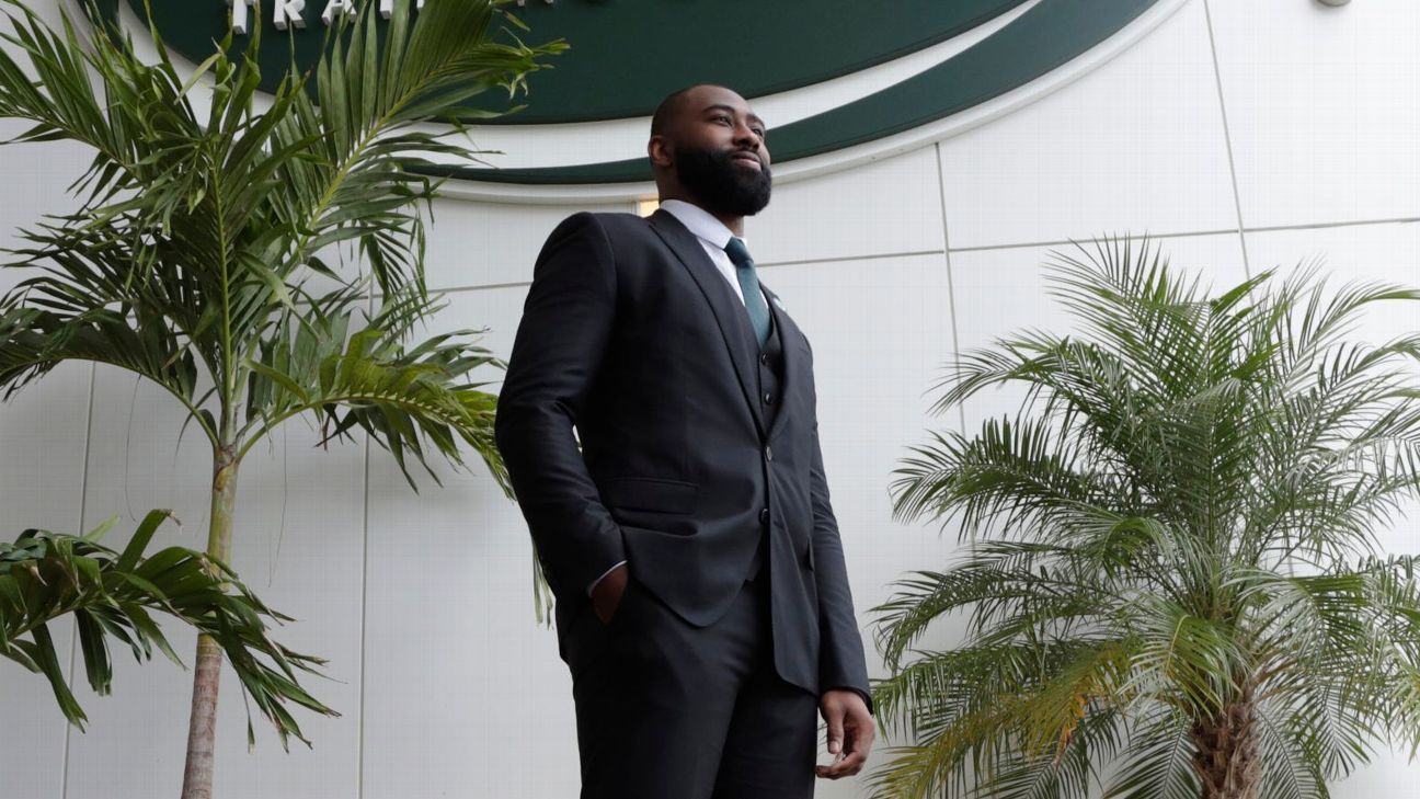 Darrelle Revis takes his island to Pro Football Hall of Fame