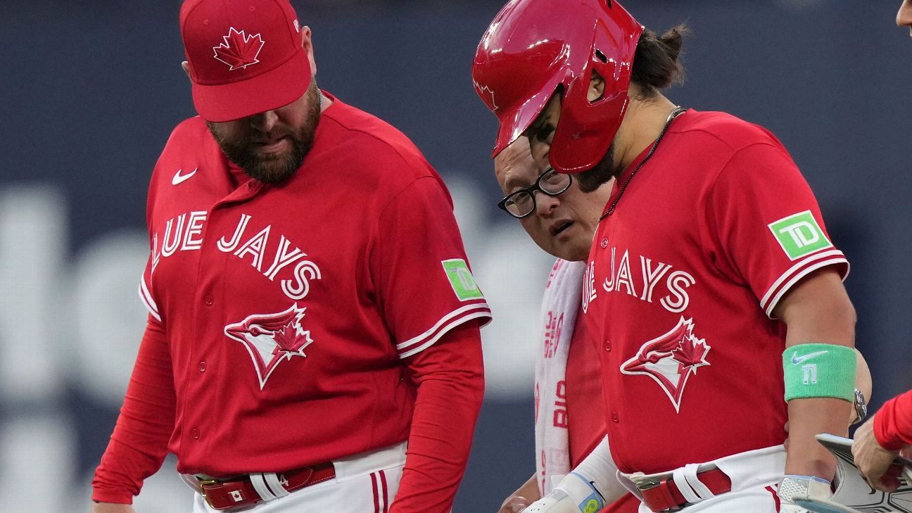 Jays' Bichette, AL batting leader, exits loss with sore knee ESPN
