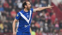 Velez fans attack players at gunpoint after Godin farewell
