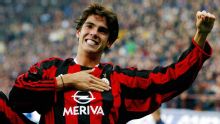 Kaká recebe homenagem do Milan antes de clássico contra a Inter, entra para Hall da Fama e se emociona