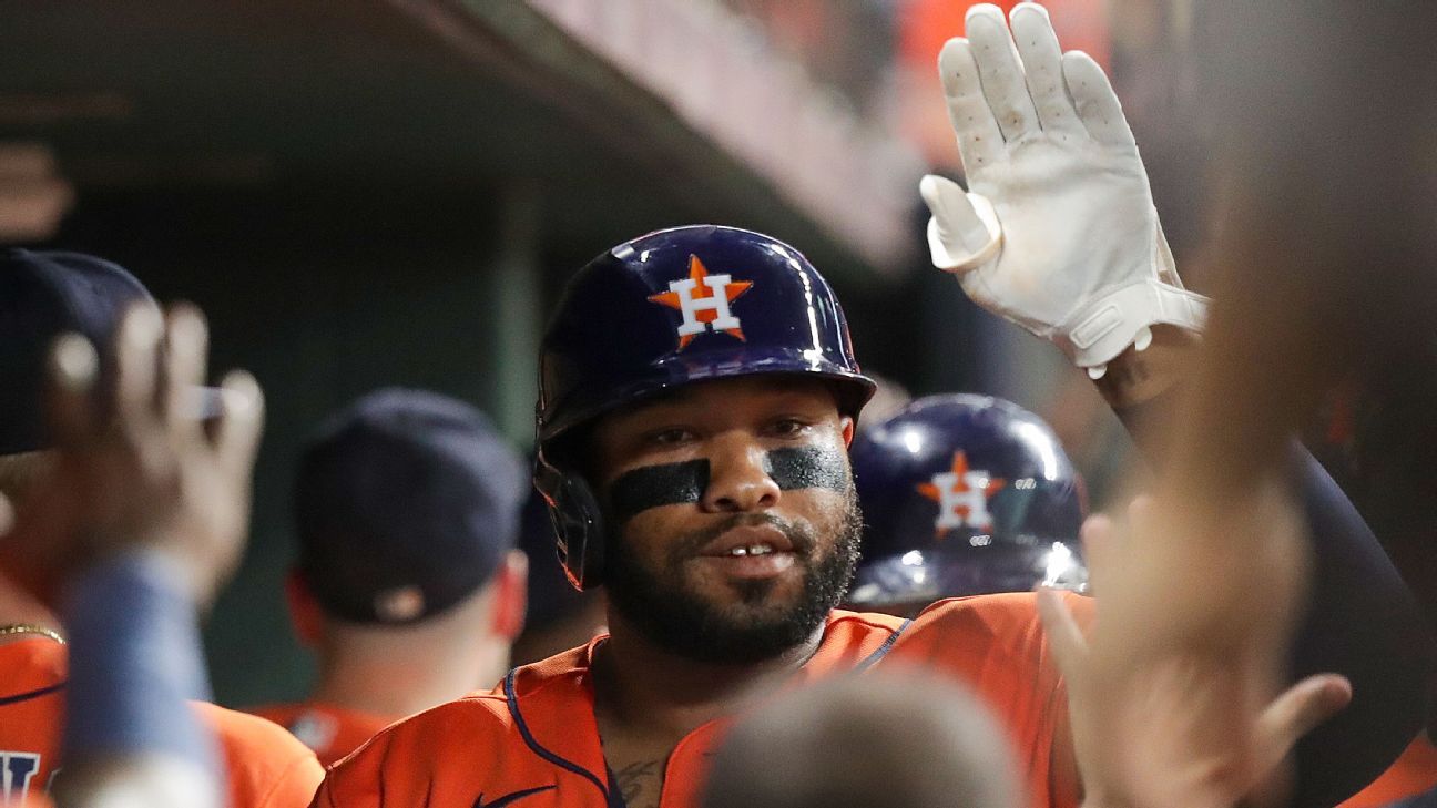 Astros' Singleton ends 8-year HR drought with 2