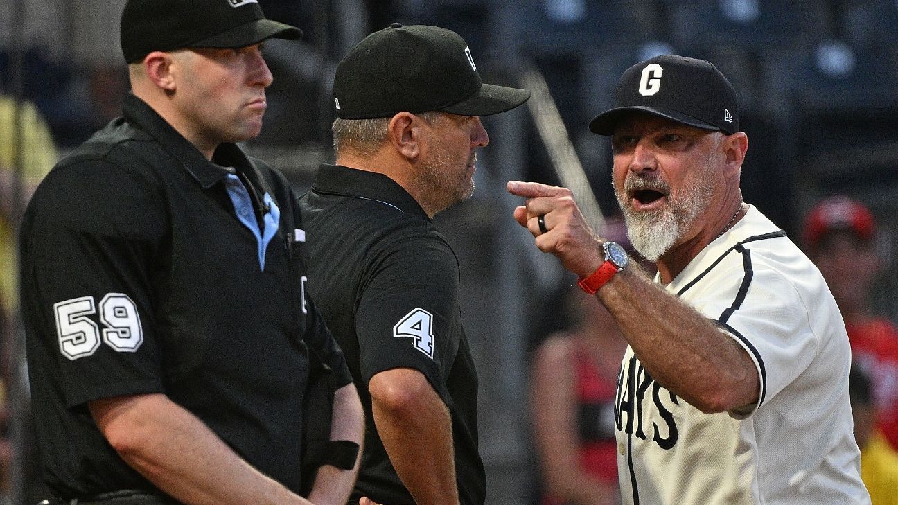 Pirates manager Shelton argues through mask, gets 1st ML win