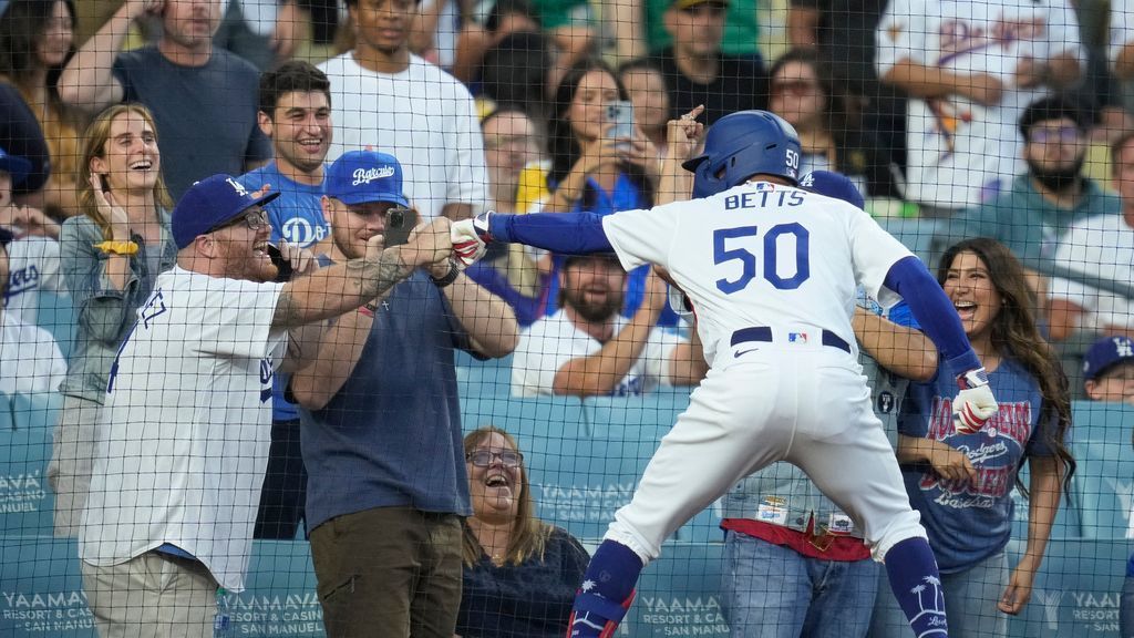 espnW on X: Mookie Betts' daughter is too cute 😍 (via @Dodgers