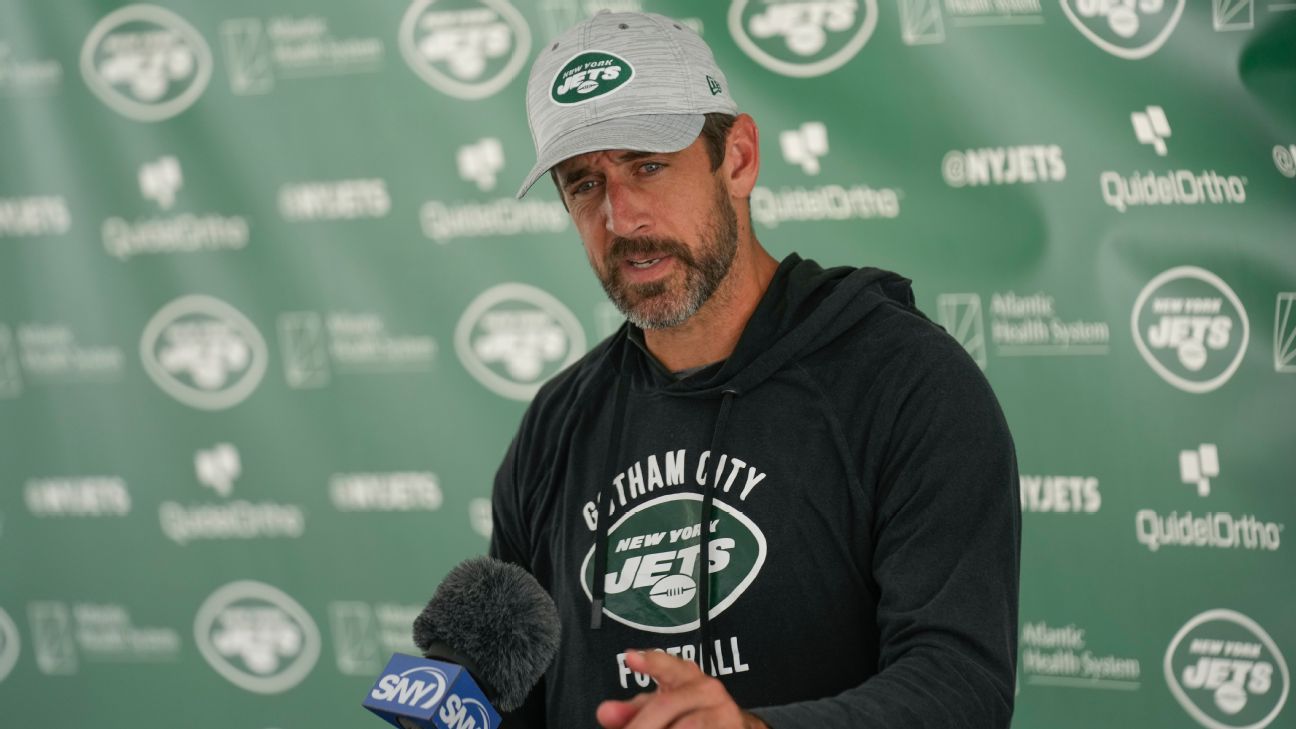 Jets QB Aaron Rodgers still practicing patience with offense