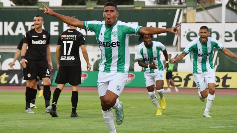 Mike Cevallos, the three-coloured striker who is emerging in Bulgaria