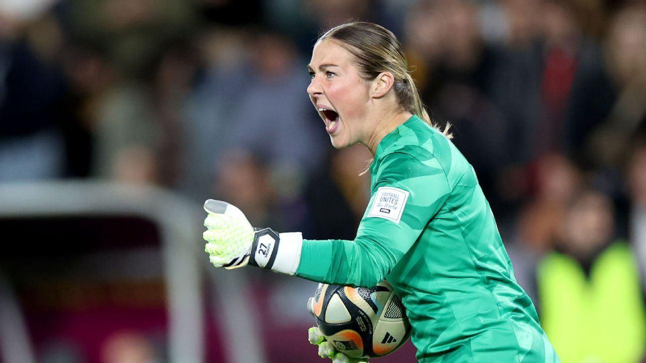 England's Earps questions Nike over goalkeeper shirt statement