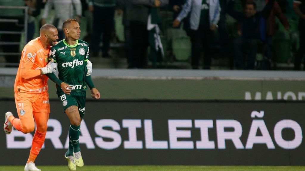 Breno Lopes reúne-se com claque do Palmeiras e pede após gesto