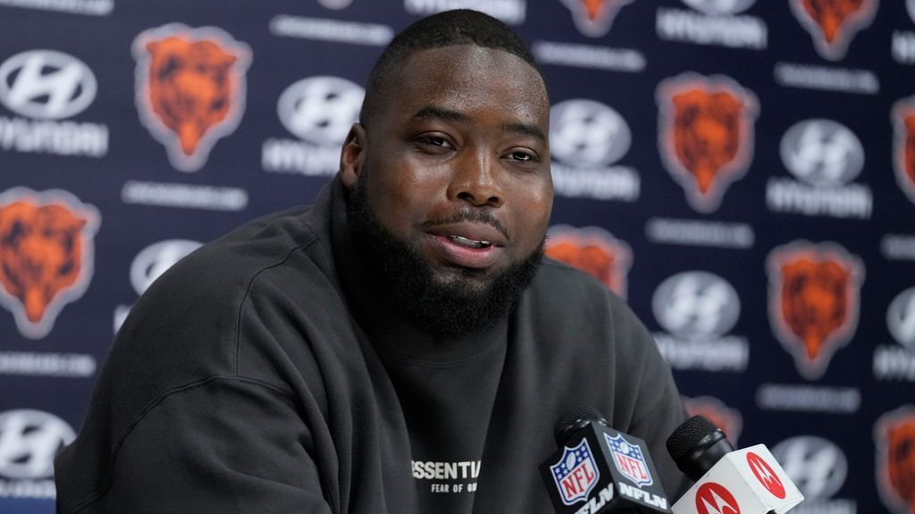 Chicago Bears: Yesterday & Today by Jeff Davis