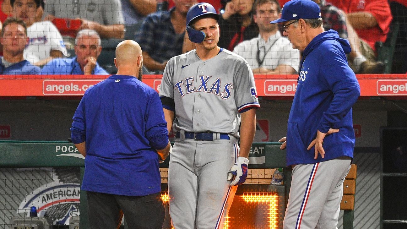 Rangers' Corey Seager leaves game vs. Angels with right forearm contusion