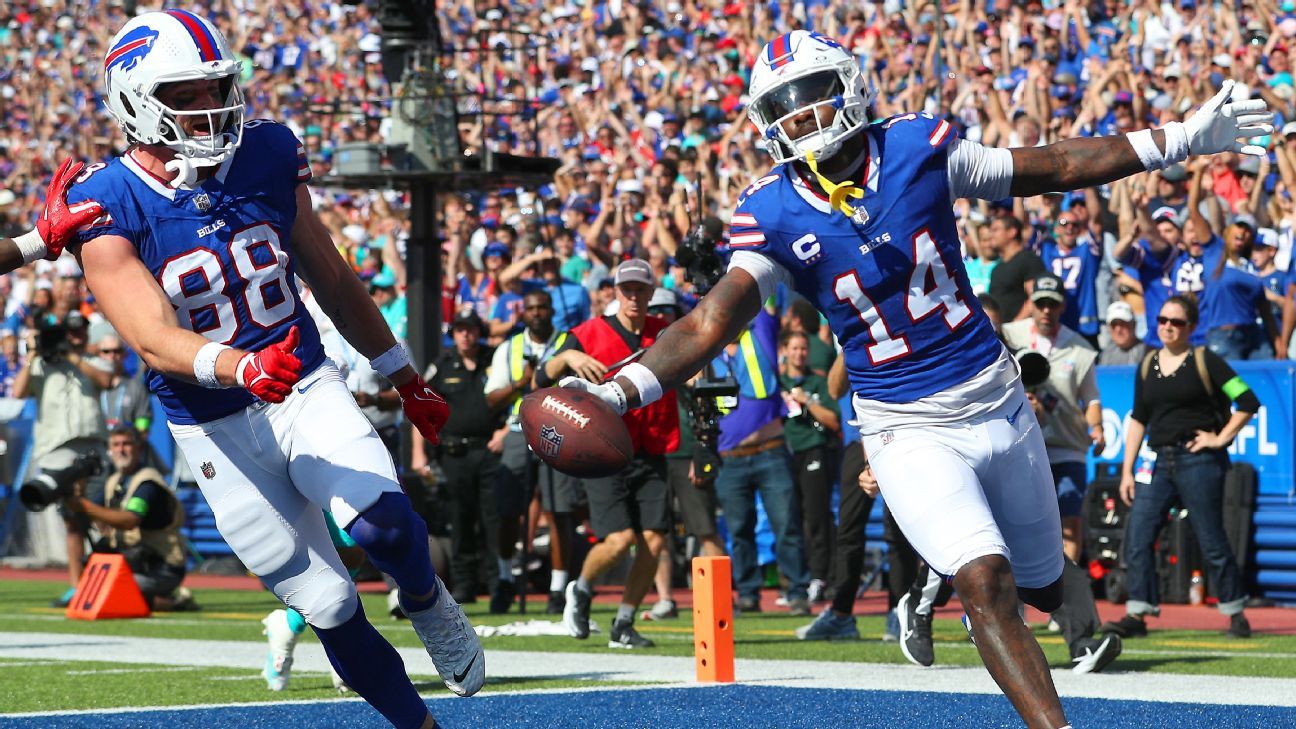 Bills vs. Dolphins score, takeaways: Stefon Diggs scores three touchdowns  as Buffalo hands Miami first loss 