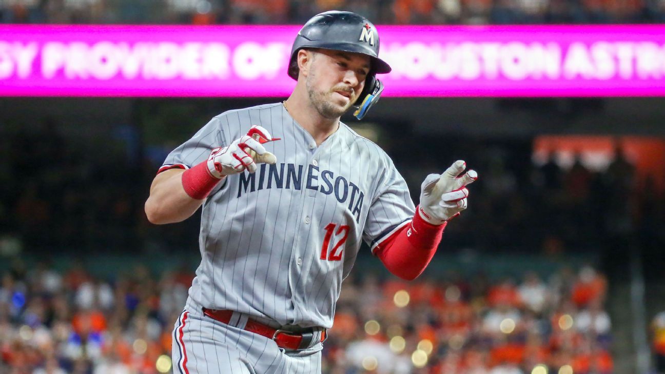 Rockies agree to one-year deal with IF Farmer