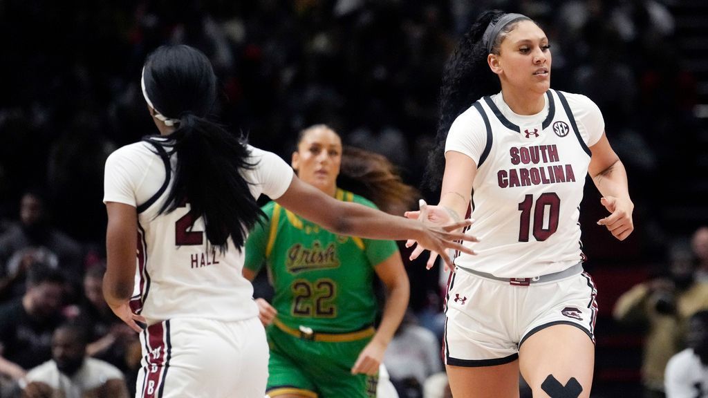 Gamecocks' Kamilla Cardoso chooses dominance after Dawn Staley