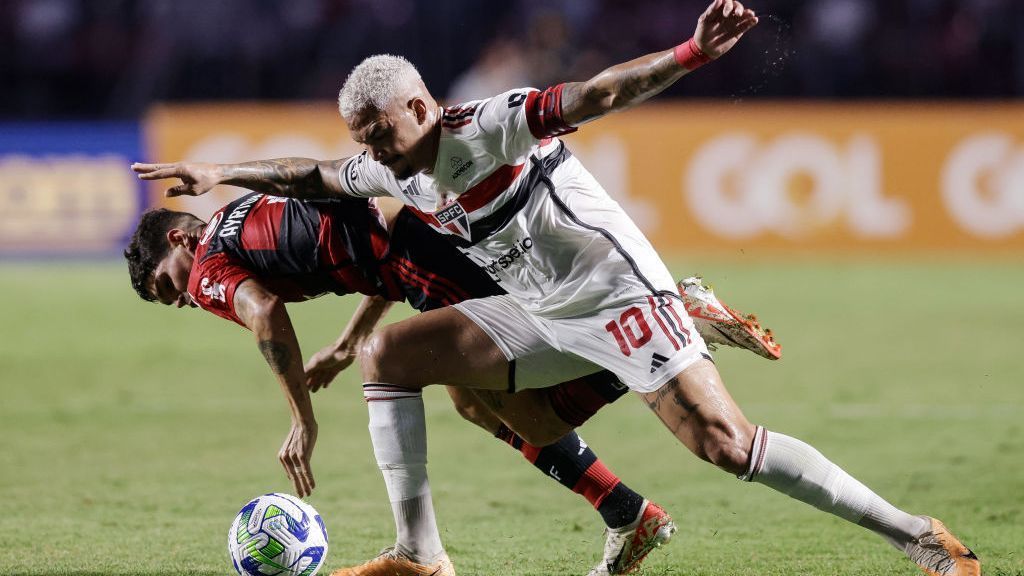 São Paulo vence com gol de Luciano, e Flamengo vai à fase de grupos da Libertadores