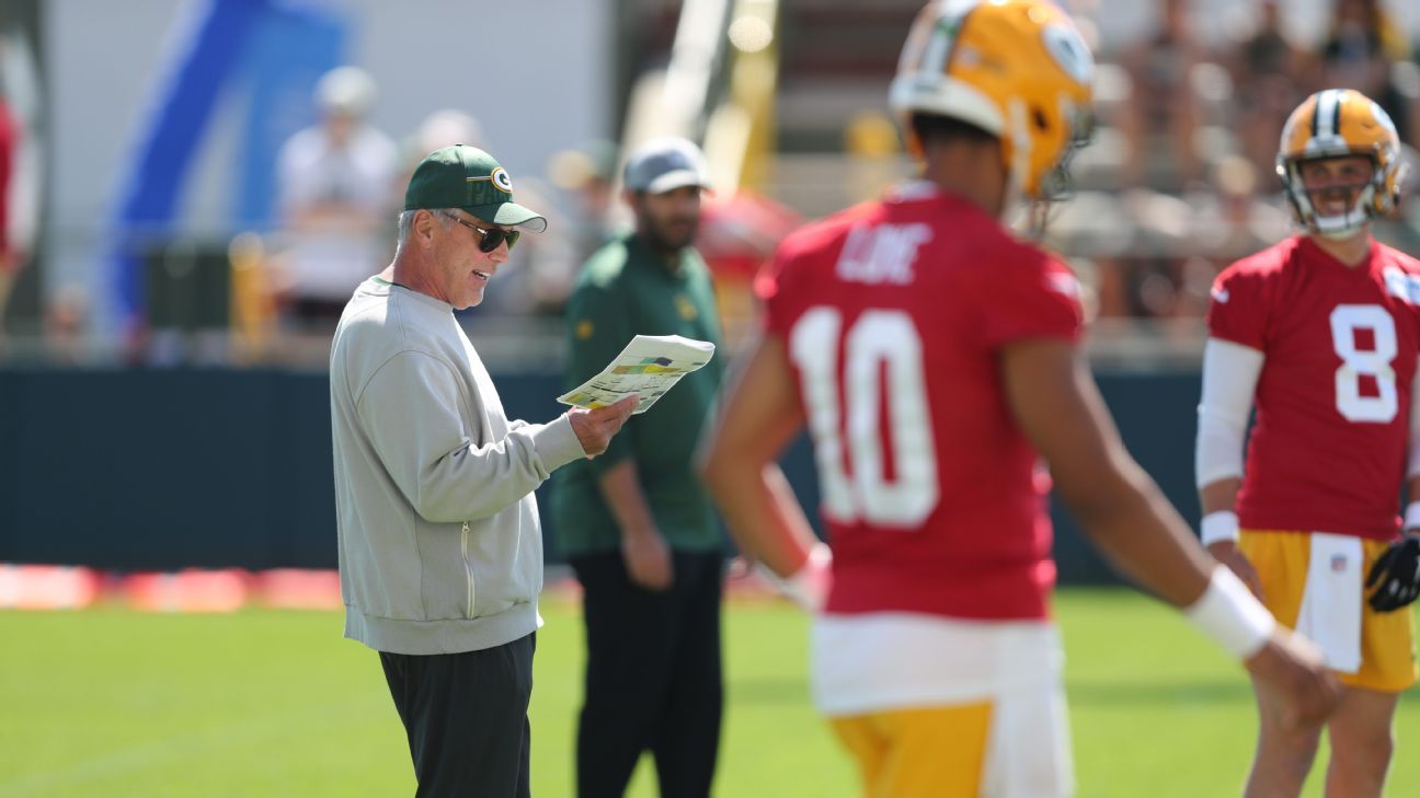 Tom Clements has been Favre, Rodgers, Love's secret weapon