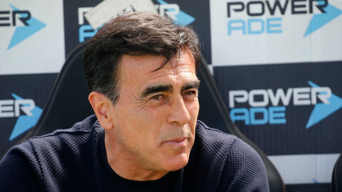 Gustavo Quinteros se convirtió en el nuevo entrenador de Vélez