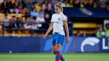 Alexia Putellas signs new 2-year deal with Barcelona