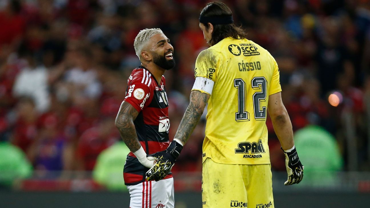 Gabigol deixa Flamengo e evidencia diferença de desempenho de Cássio no Corinthians.