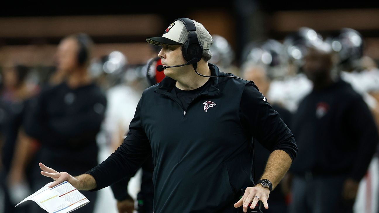 Por qué los Atlanta Falcons despidieron al entrenador Arthur Smith y qué sigue