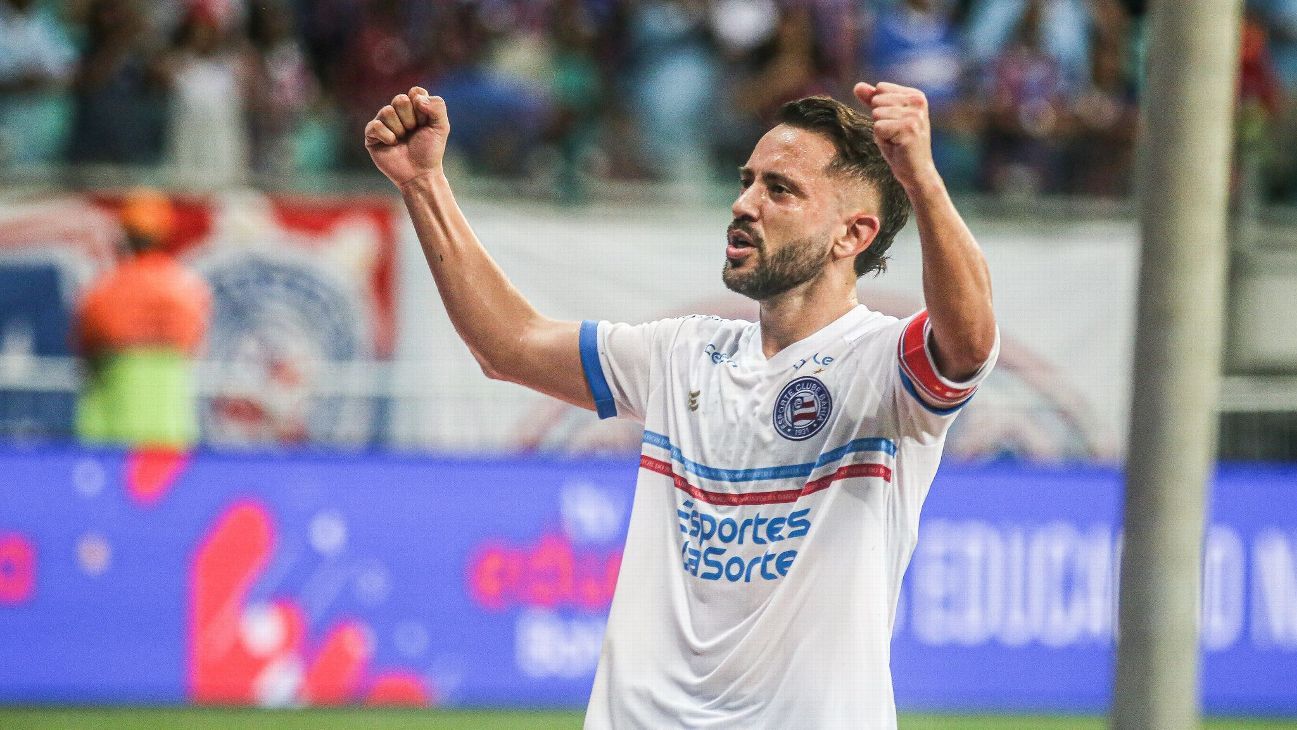 Everton Ribeiro enfrenta ex-clubes: desempenho como meia do Bahia analisado