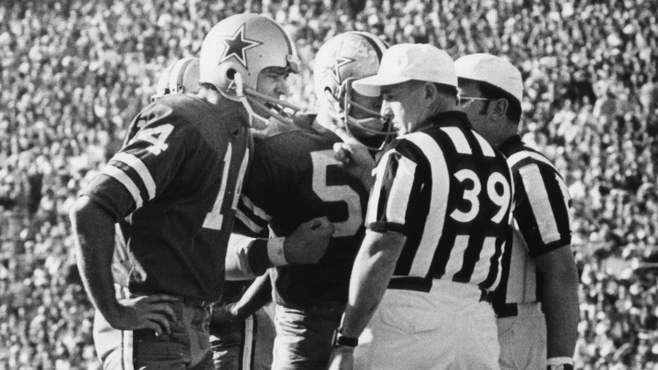 Super Bowl: Historical Records of NFL Super Sunday 6 Craig Morton discutiendo con los árbitros