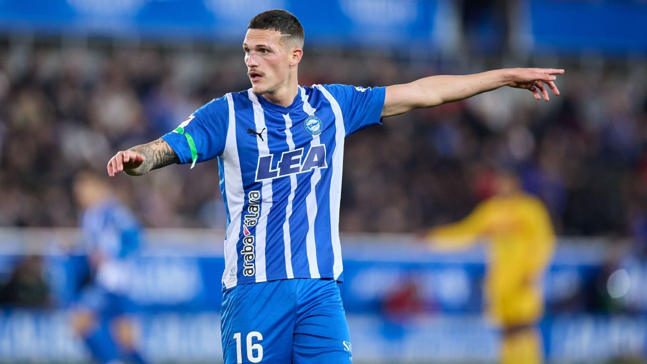 El defensa muestra el estado de su espinilla tras la entrada de Vítor Roque: 'Las imágenes hablan por sí solas'