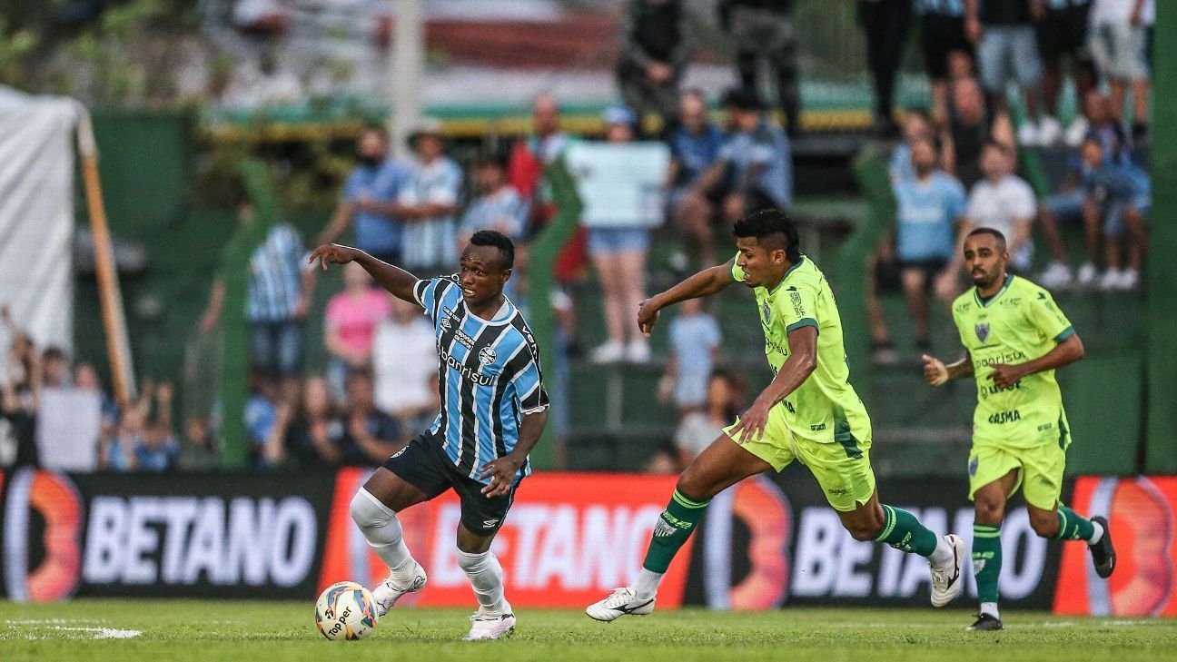 Renato Gaúcho vence Avenida, mantém liderança no Gauchão com pupilo destacado