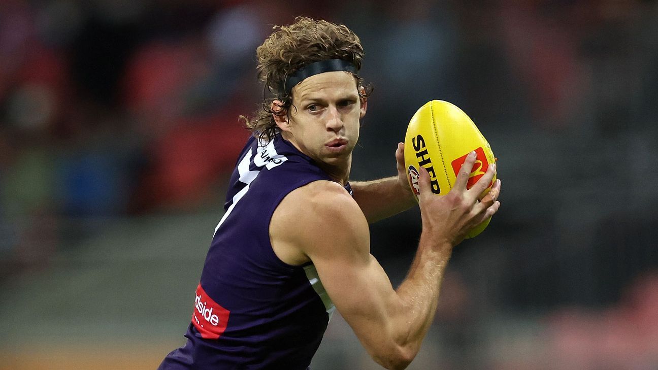 Nat Fyfe stars as Harley Reid has tough introduction in AFL match sim ...