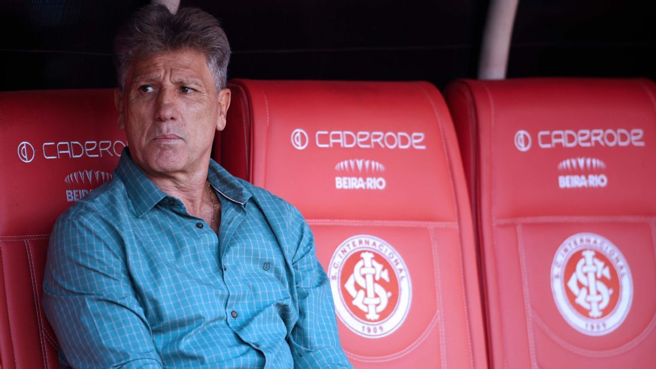 Renato Gaúcho ironiza previsões de massacre no GreNal com dois goleiros.