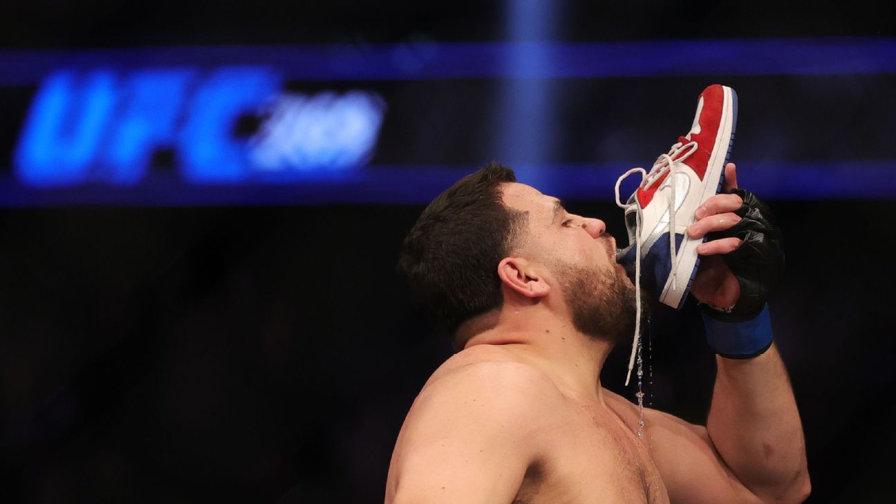 Shoeys, backflips et danses : les meilleures célébrations emblématiques de l'histoire de l'UFC
