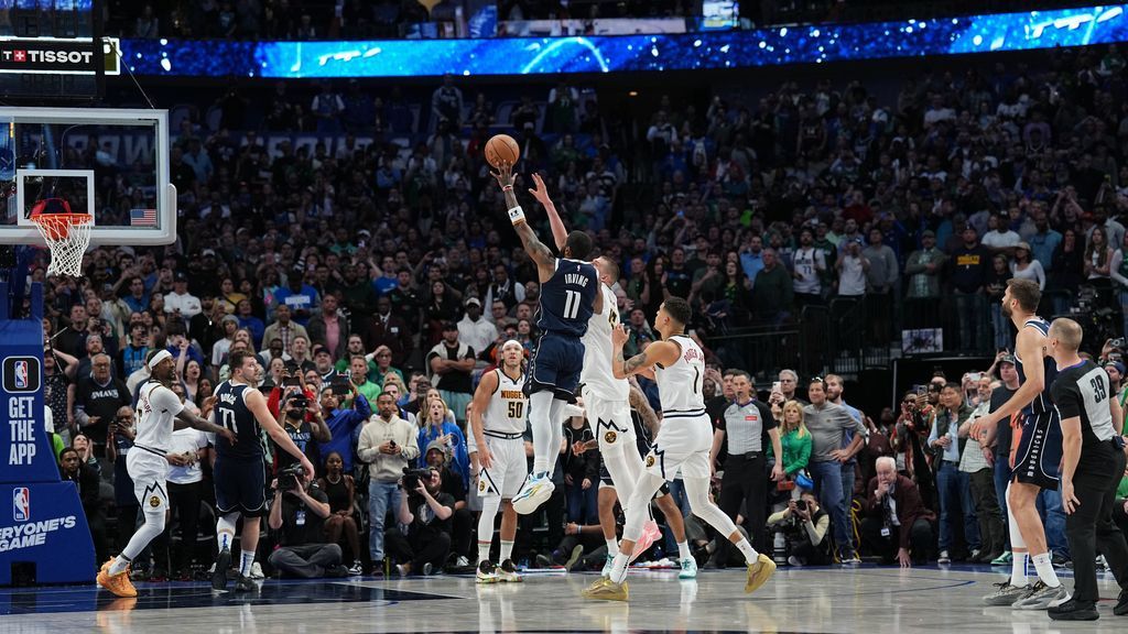 Kyrie Irving surpreende o Mavericks com um gancho de esquerda para afundar o Nuggets