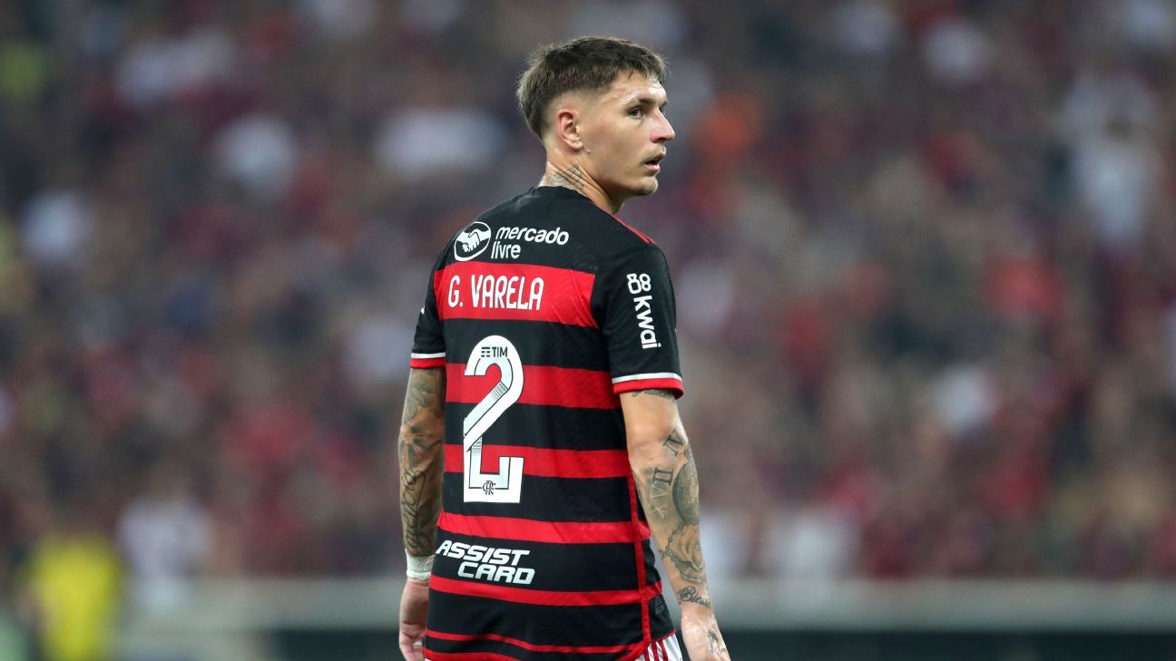 Torcedores do Flamengo criticam Varela por citar Vasco em post nas redes.
