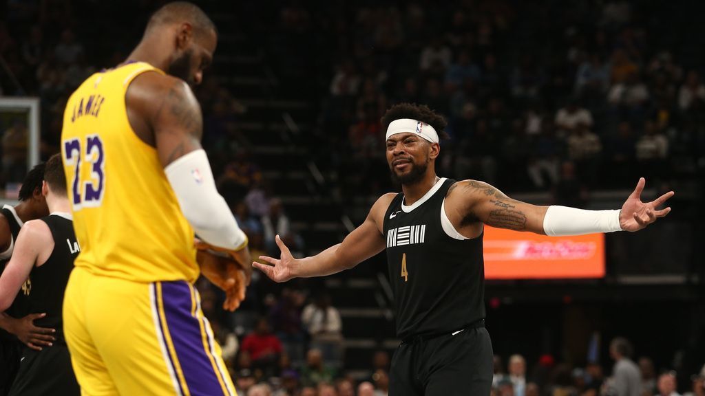 'Error' led to extra time in Lakers win vs. Grizz - ESPN image