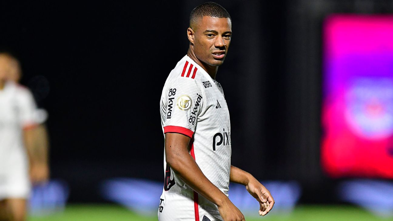 Flamengo confirma trauma no joelho de De La Cruz; Tite explica situação.