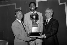 Magic Johnson to lead 137th Rose Parade as grand marshal